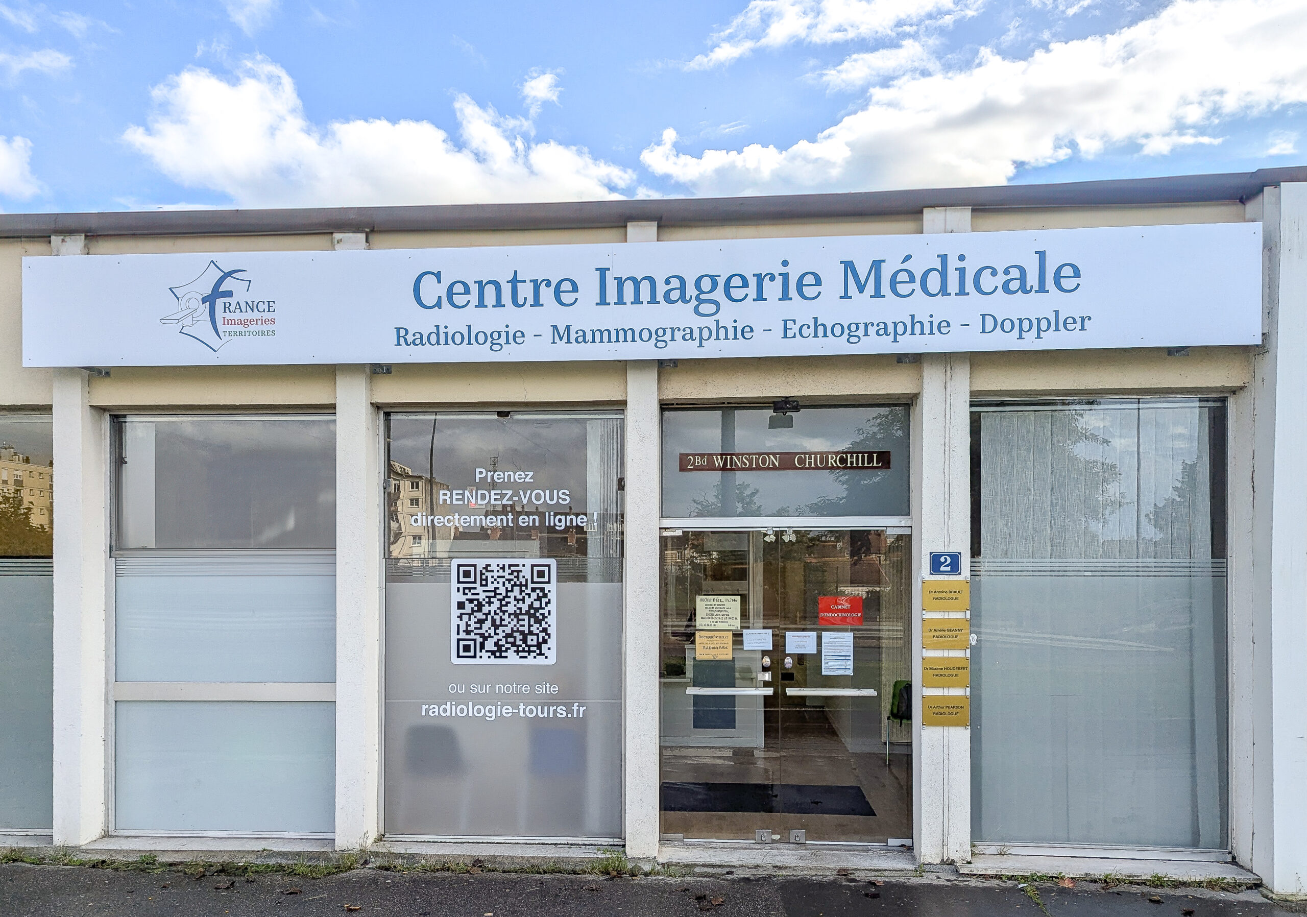 Photo de l'extérieur du centre d'imagerie médicale de Tours pratiquant la radiologie, mammographie, échographie et doppler